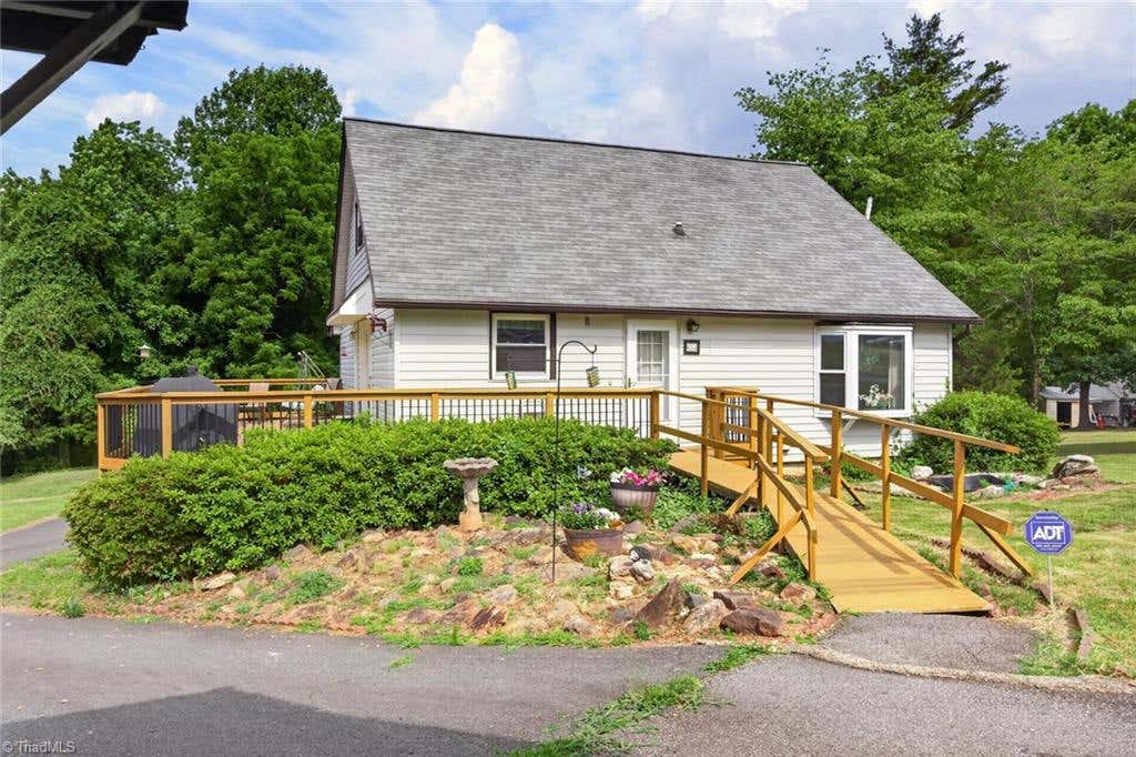 Photo of 4908 Southwin Drive, Winston-Salem, NC 27104 (MLS # 1225129)