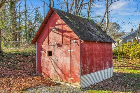 A home in Mount Airy