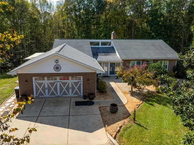 418 Cristi Lane, photo 3 of 50