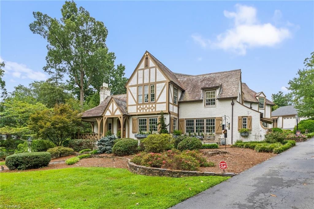 Photo of 427 Woodbrook Drive, High Point, NC 27262 (MLS # 1191094)