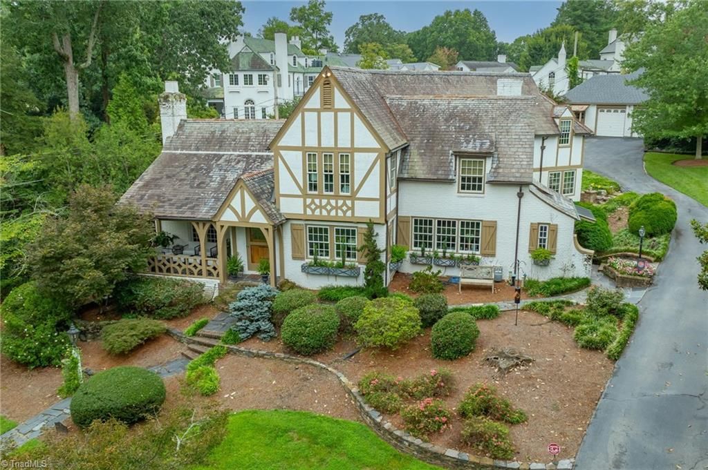 Photo of 427 Woodbrook Drive, High Point, NC 27262 (MLS # 1191094)