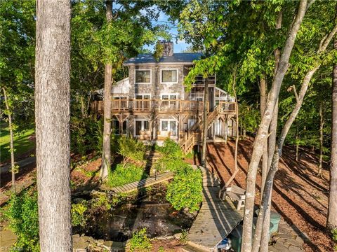 Homes For Sale - 122 Mountain Harbor Drive<br/> Davidson County, Lexington, NC 27292