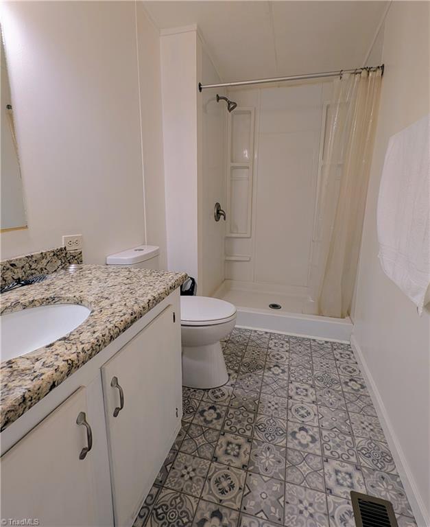 121 W Crosswinds Court, Mount Airy, North Carolina image 4