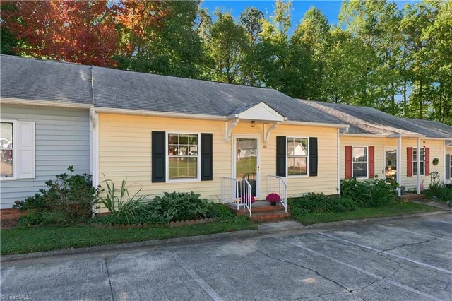 245 Hampton Road Unit 2B, photo 2 of 30