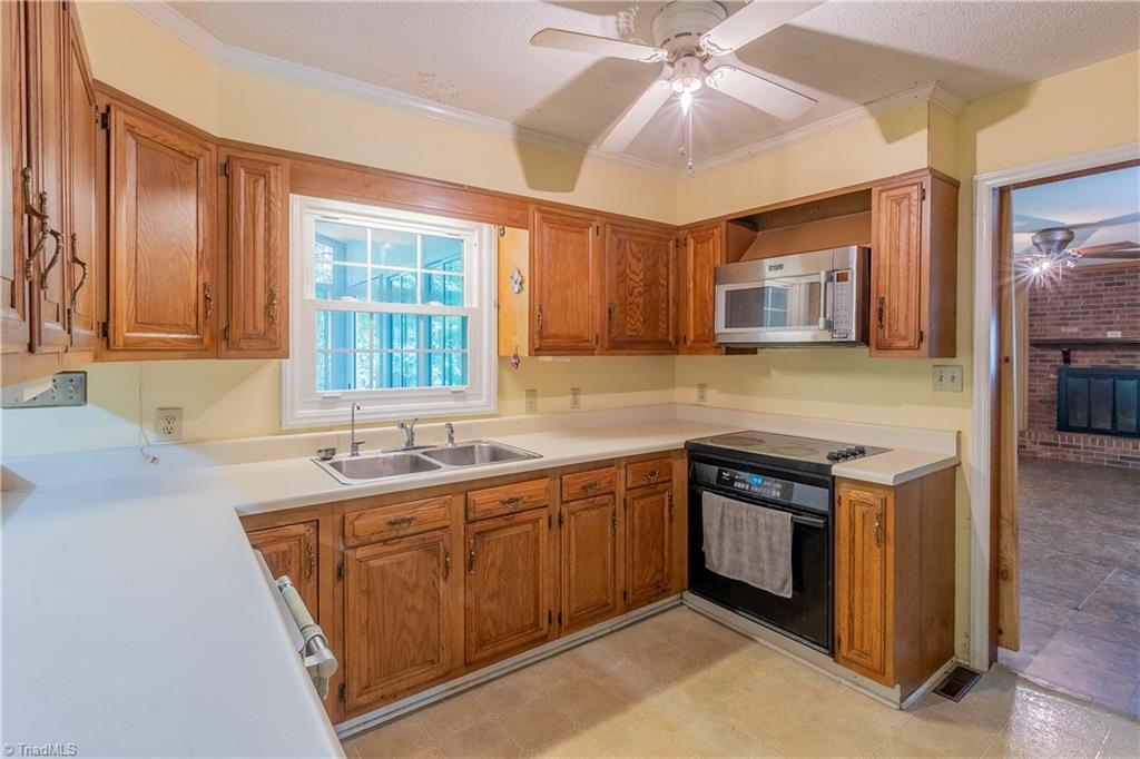 502 Old Hollow Road, Pilot Mountain, North Carolina image 8