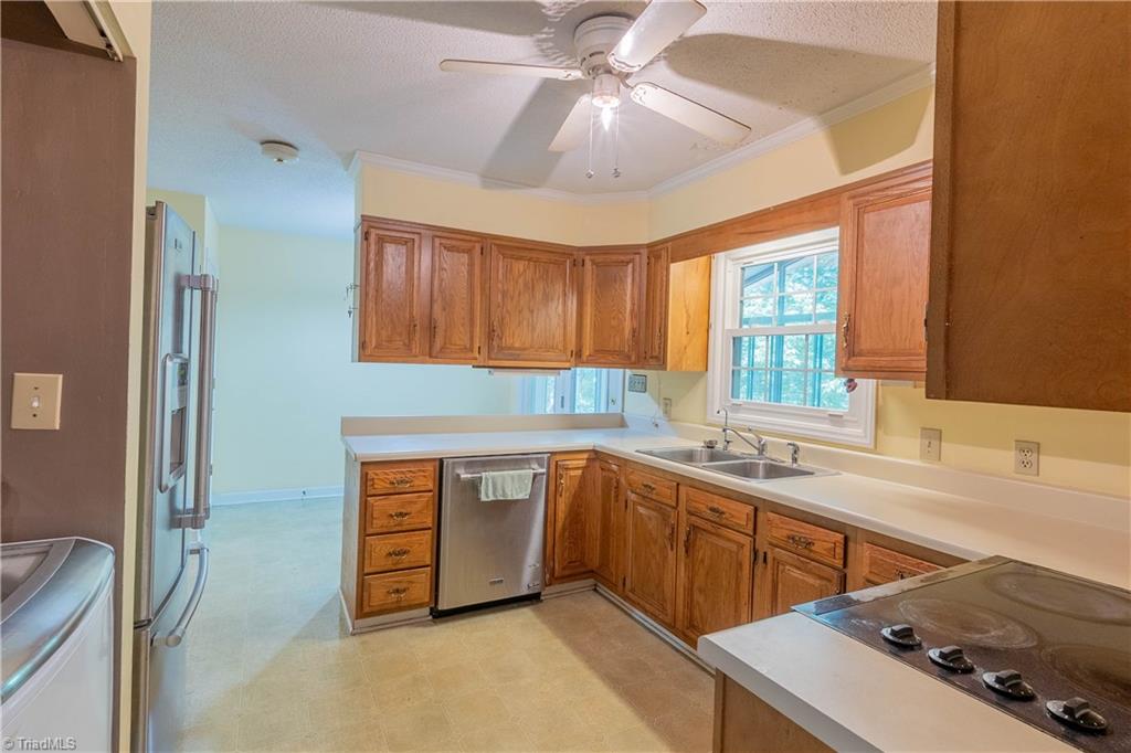 502 Old Hollow Road, Pilot Mountain, North Carolina image 15