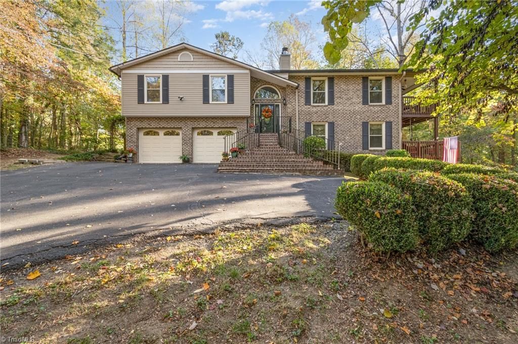 Photo of 4550 Longworth Drive, Kernersville, NC 27284 (MLS # 1204126)