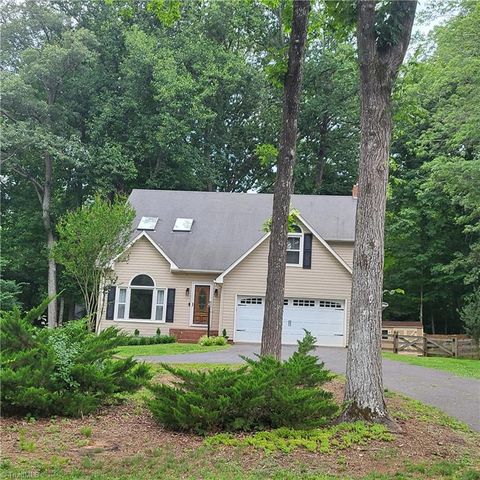 Homes For Sale - 1302 Chickasha Drive<br/> Pfafftown, NC 27040