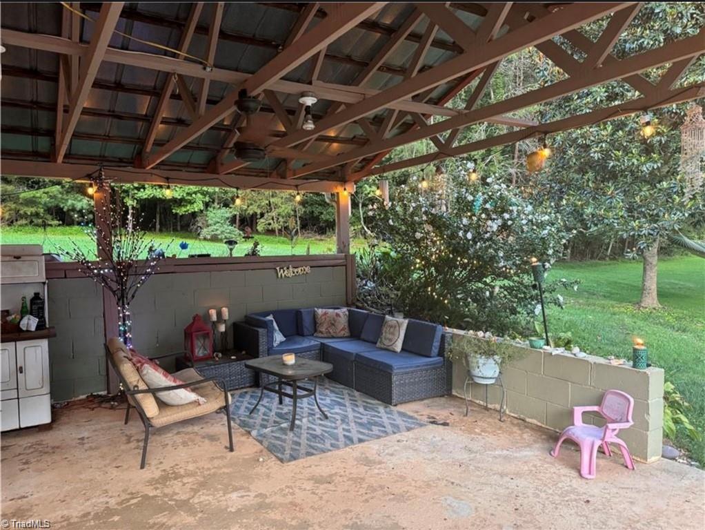 357 Town N Country Drive, Wilkesboro, North Carolina image 6