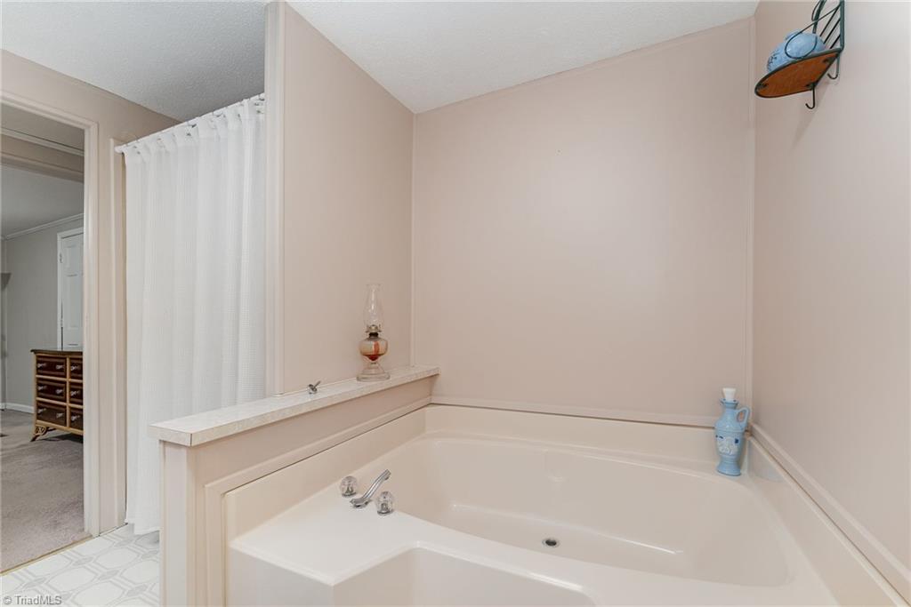 5013 Friendship Circle Road, East Bend, North Carolina image 17