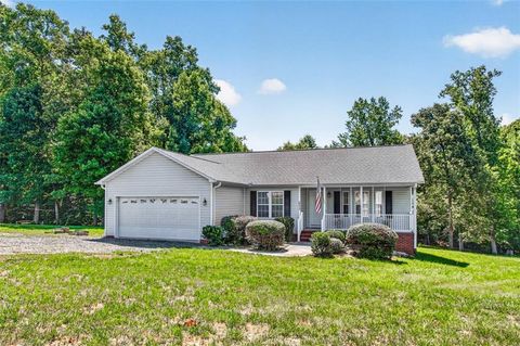 Homes For Sale - 453 Sawyersville Road<br/> Asheboro, NC 27205