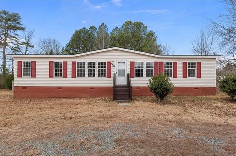 Homes For Sale - 509 N Foster Street<br/> Liberty, NC 27298