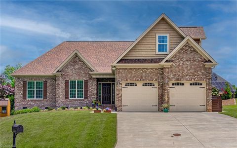 Homes For Sale - 6821 Orchard Path Drive<br/> Clemmons, NC 27012