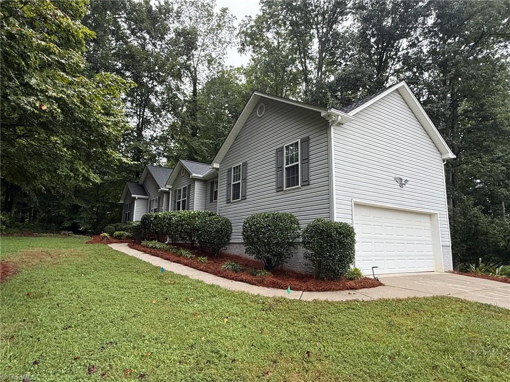 Oak Ridge, North Carolina 27310, United States, 3 Bedrooms Bedrooms, ,2 BathroomsBathrooms,Residential,Pending,201074