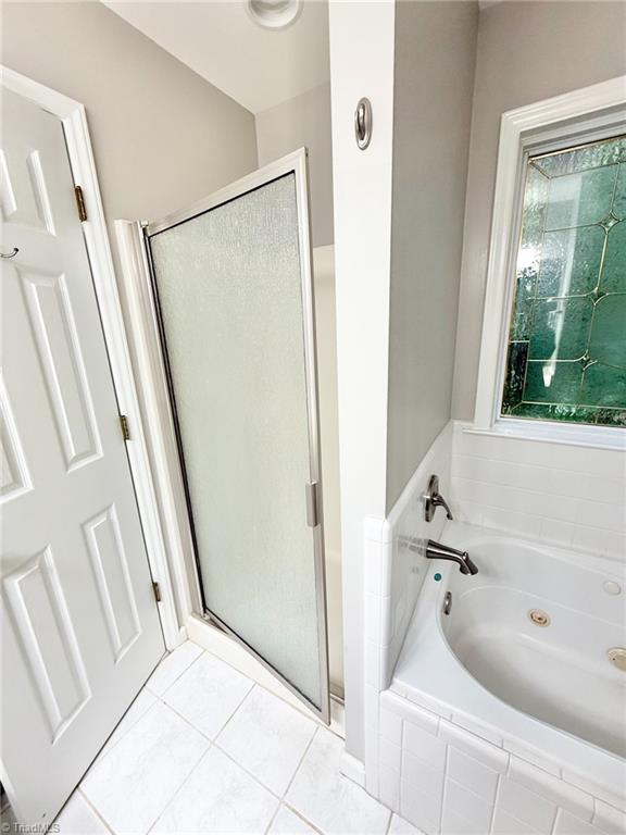 Oak Ridge, North Carolina 27310, United States, 3 Bedrooms Bedrooms, ,2 BathroomsBathrooms,Residential,Pending,201074