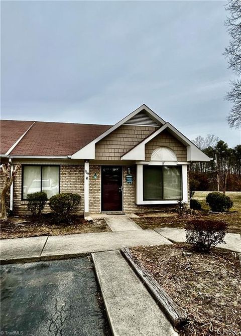 Townhouse For Sale - 919 Belmont Drive<br/> High Point, NC 27263