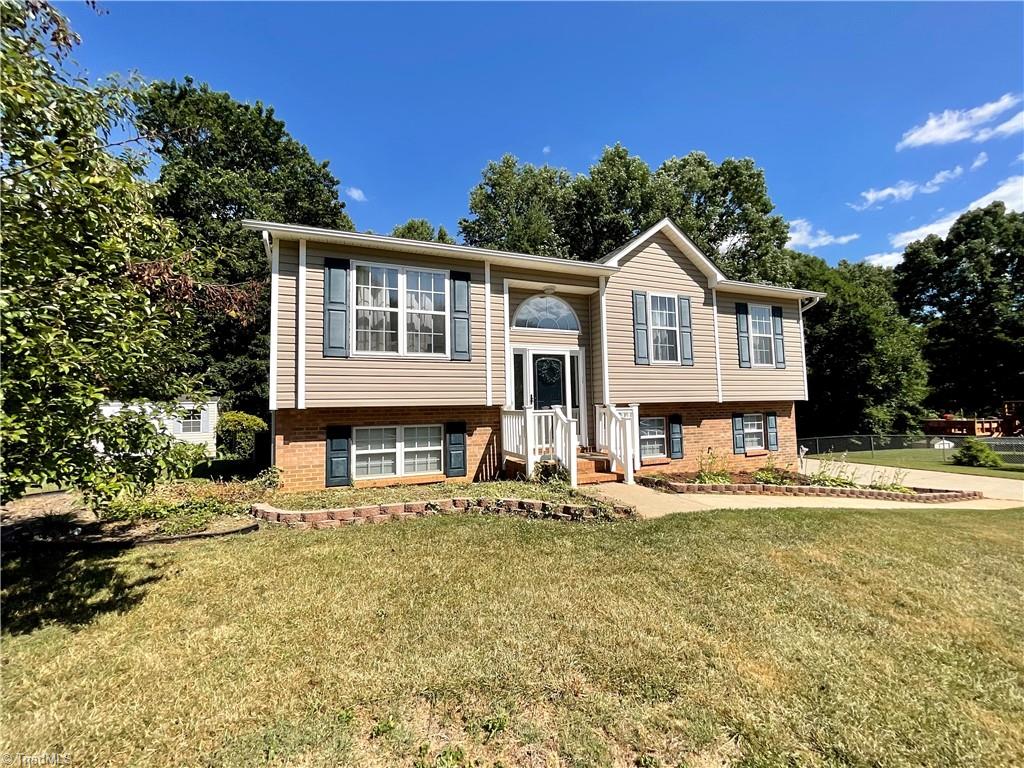 View Mount Airy, NC 27030 house