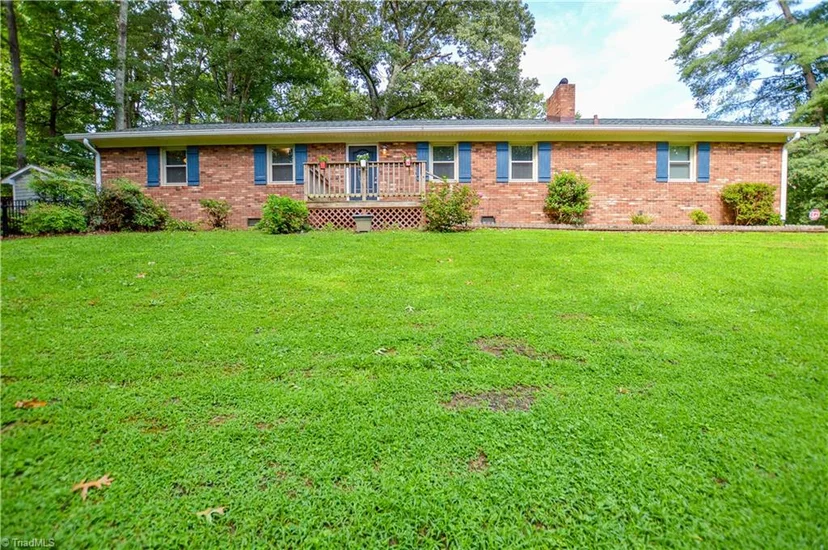 1507 Overlook Drive, photo 1 of 32