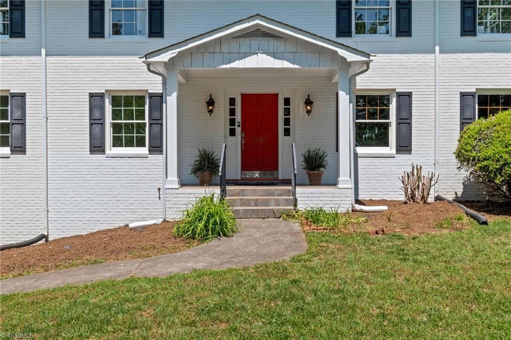Photo of 7015 Woodlark Court, Clemmons, NC 27012 (MLS # 1218638)
