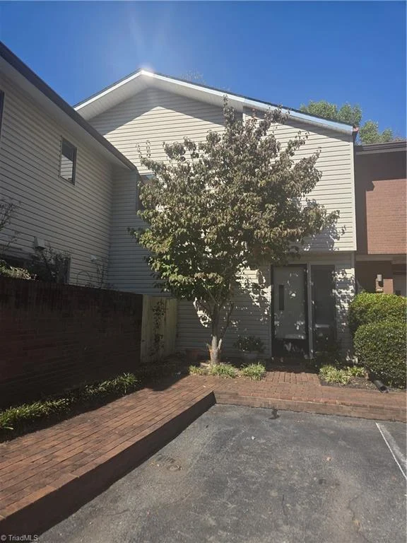 203 Forest View Court