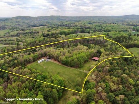 Mobile Home For Sale - 228 Red Maple Lane<br/> Claudville, VA 24076