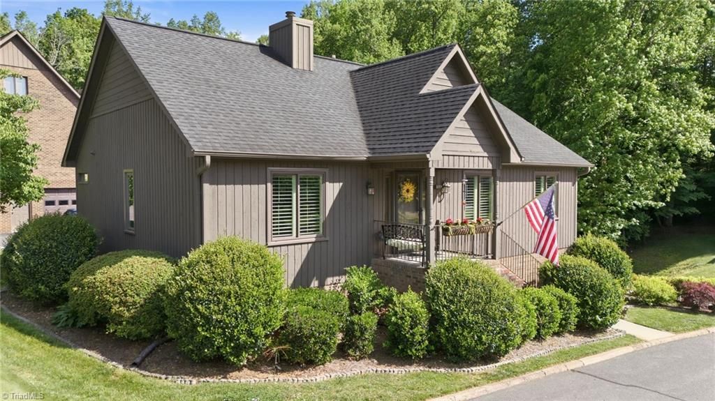 Photo of 601 Ridgehaven Drive, Winston-Salem, NC 27104 (MLS # 1218418)