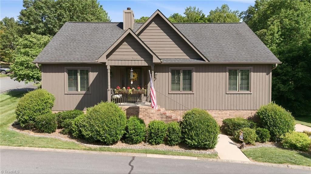 Photo of 601 Ridgehaven Drive, Winston-Salem, NC 27104 (MLS # 1218418)