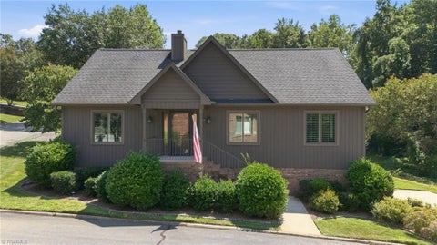 Homes For Sale - 601 Ridgehaven Drive<br/> Winston-Salem, NC 27104