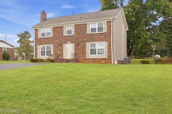Photo of 3205 Crestview Drive, High Point, NC 27260 (MLS # 1237344)