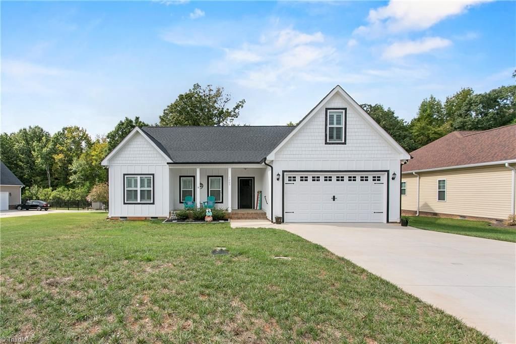 Photo of 1205 Stonewyck Drive, Salisbury, NC 28146 (MLS # 1216362)