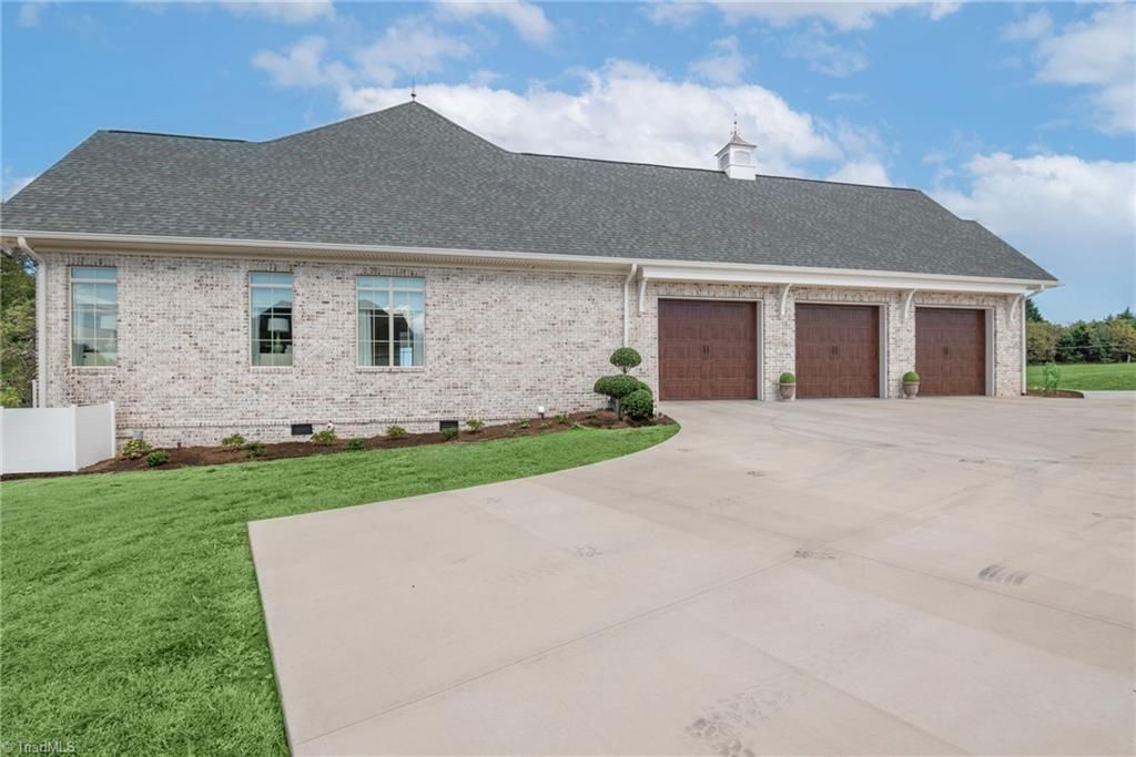 Photo of 202 Canterbury Drive, North Wilkesboro, NC 28659 (MLS # 1198410)