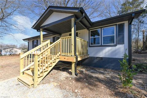 Single Family Residence in Greensboro NC 8002 Mapleway Lane.jpg