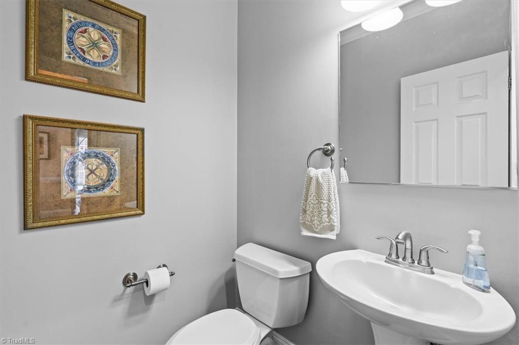 1905 Regents Park Lane, Greensboro, North Carolina image 24