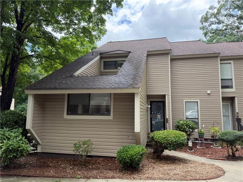 Townhouse For Sale - 205 Village Lane #F<br/> Greensboro, NC 27409