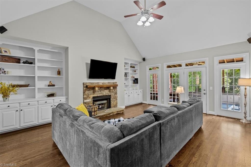 1912 Ridge Oaks Court