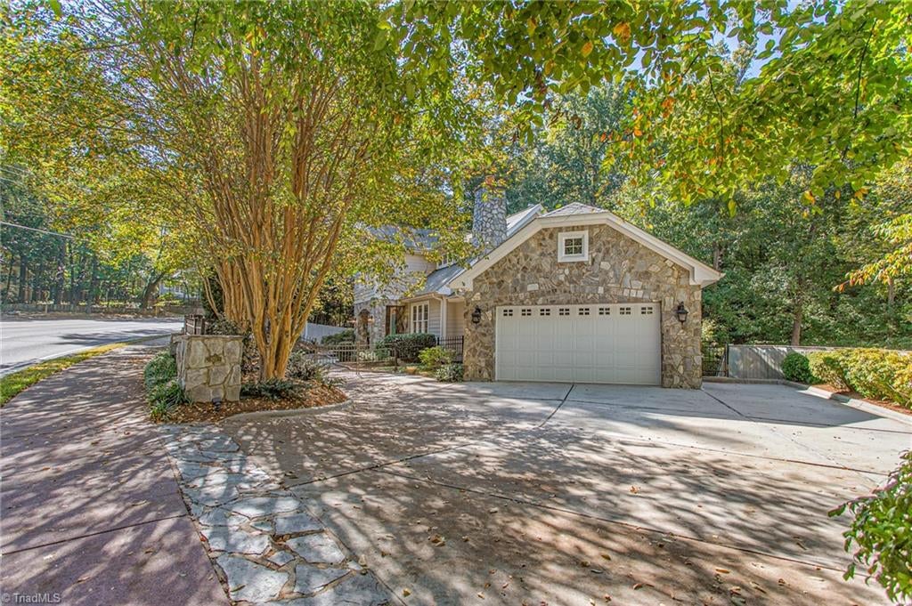 Photo of 825 E Franklin Street, Chapel Hill, NC 27514 (MLS # 1239219)