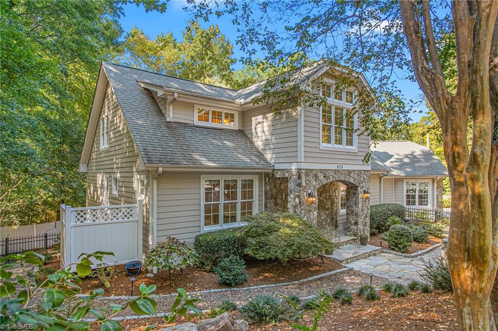 Photo of 825 E Franklin Street, Chapel Hill, NC 27514 (MLS # 1239219)
