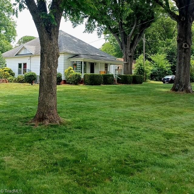 Photo of 2103 N Thomas Avenue, Newton, NC 28658 (MLS # 1225003)