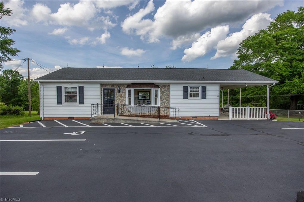 317 E King Street, King, North Carolina image 1