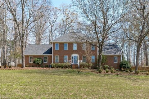 Homes For Sale - 303 Holyoke Road<br/> Greensboro, NC 27406