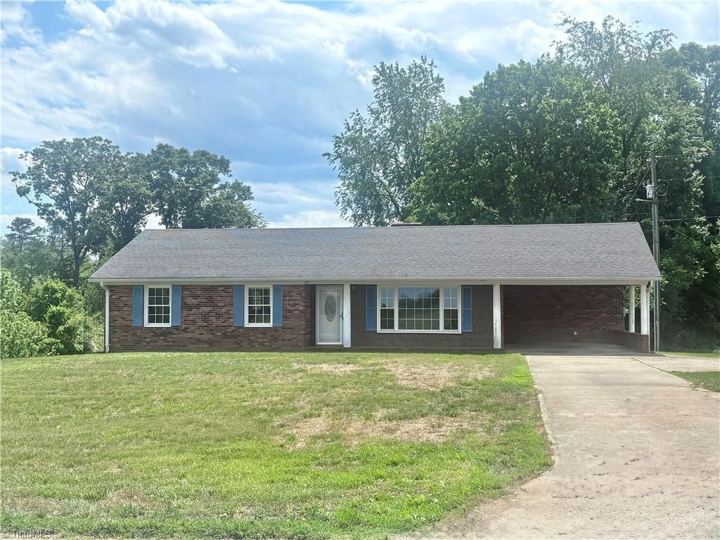 Photo of 3625 Austin Little Mtn Road, Roaring River, NC 28669 (MLS # 1219602)