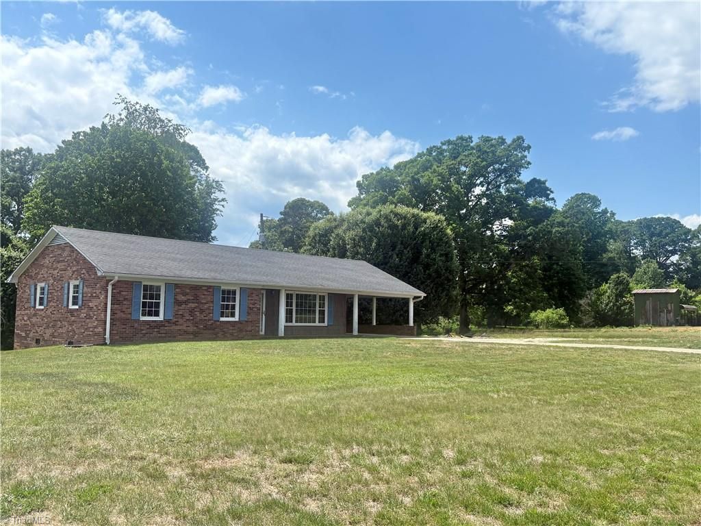 Photo of 3625 Austin Little Mtn Road, Roaring River, NC 28669 (MLS # 1219602)