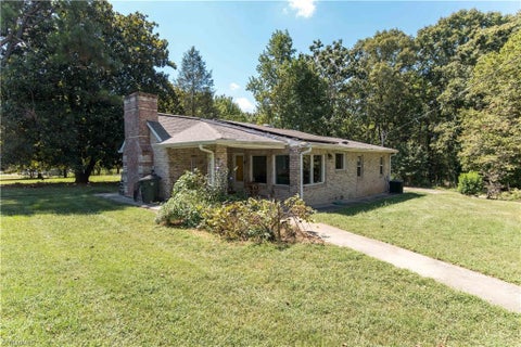 Homes For Sale - 3304 Heitman Drive<br/> Winston-Salem, NC 27107