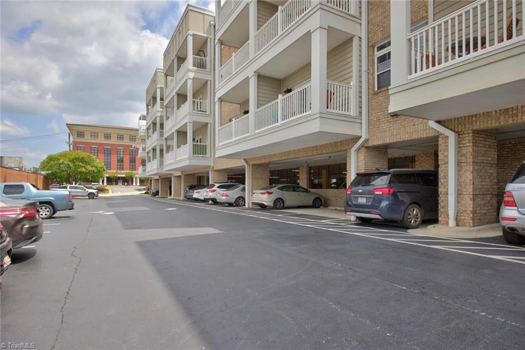 605 W Market Street 206