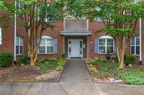 Condominium in Clemmons NC 6941 Hanesbrook Circle.jpg