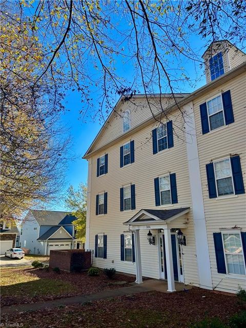 Condo For Sale - 304 Town Park Drive #102<br/> Davie County, Advance, NC 27006