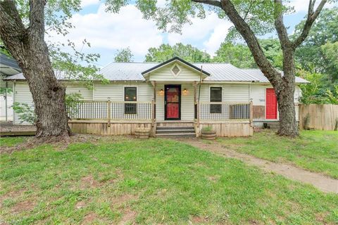 Homes For Sale - 6667 Doral Drive<br/> Forsyth County, Tobaccoville, NC 27050