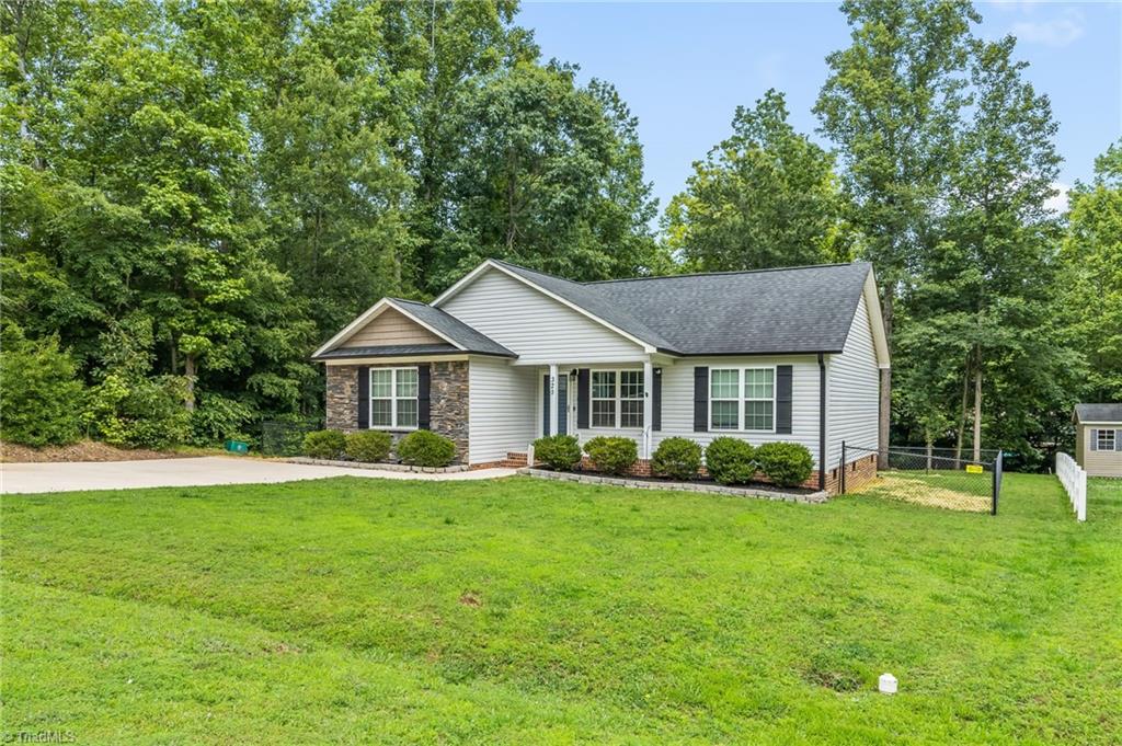 320 Conrad Circle, Thomasville, North Carolina image 1
