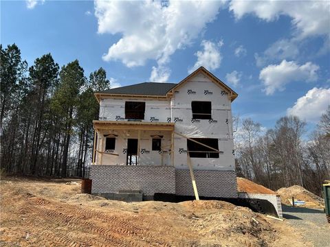 Homes For Sale - 355 Cool Run<br/> Lexington, NC 27295
