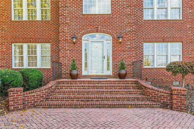 7161 Falcon Way, photo 5 of 50